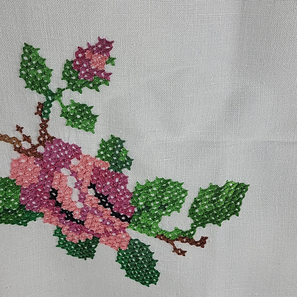 Vintage Embroidered Linen Tablecloth 47.5"x50 Handmade - Picture 3 of 8